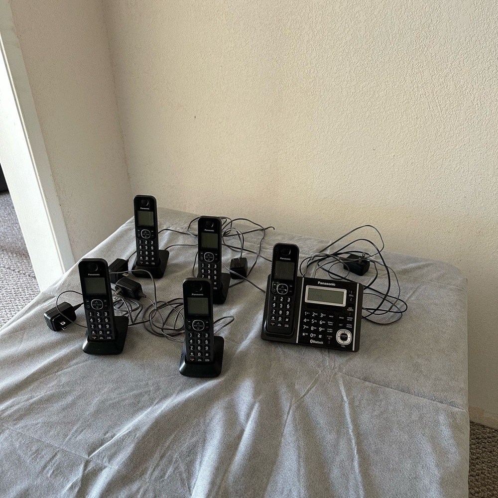 Panasonic landline phones set of 5